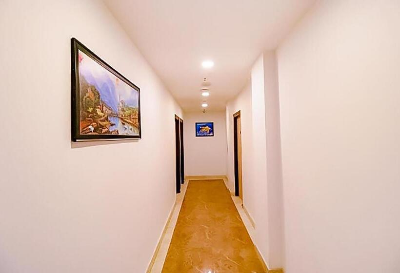 בית מלון כפרי Roomshala 173 Royal Inn Vinod Nagar