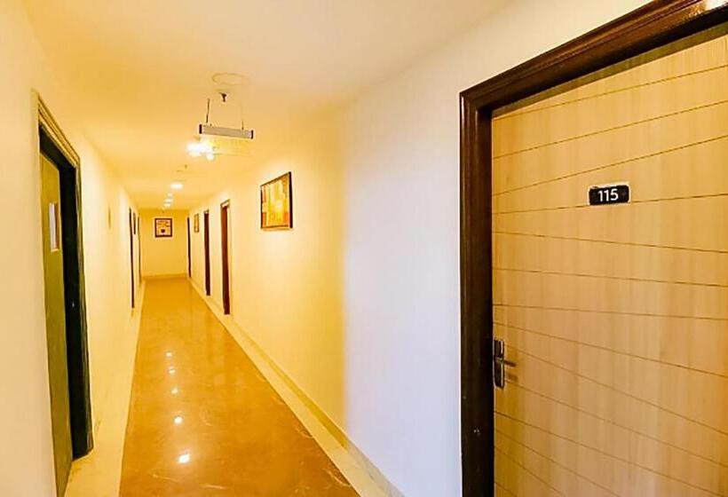 בית מלון כפרי Roomshala 173 Royal Inn Vinod Nagar