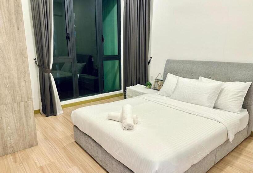 Jazz Suites Pool View With Bathtub   1001