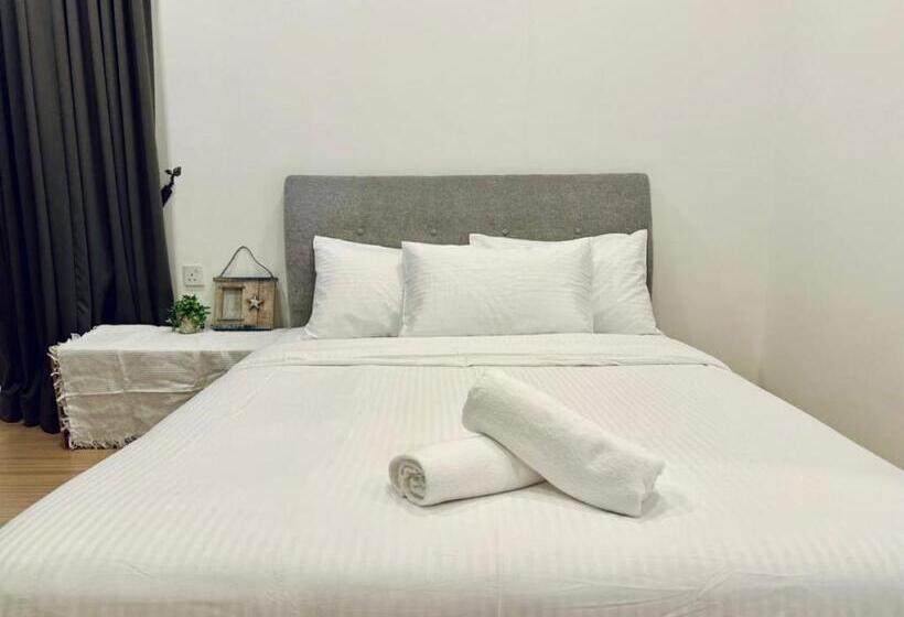 Jazz Suites Pool View With Bathtub   1001