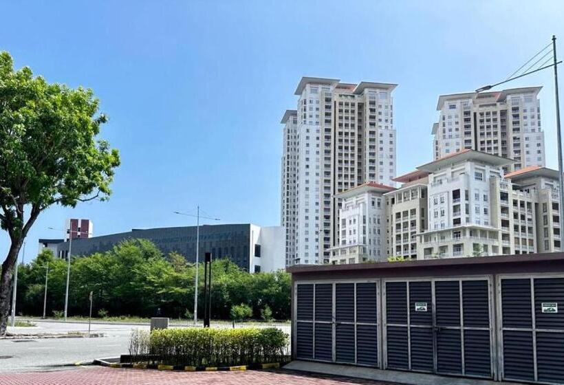 Jazz Suites Pool View With Bathtub   1001
