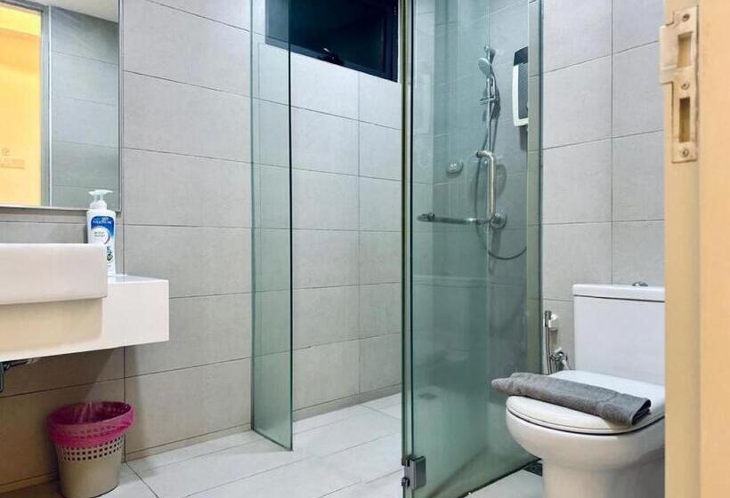 Jazz Suites Pool View With Bathtub   1001