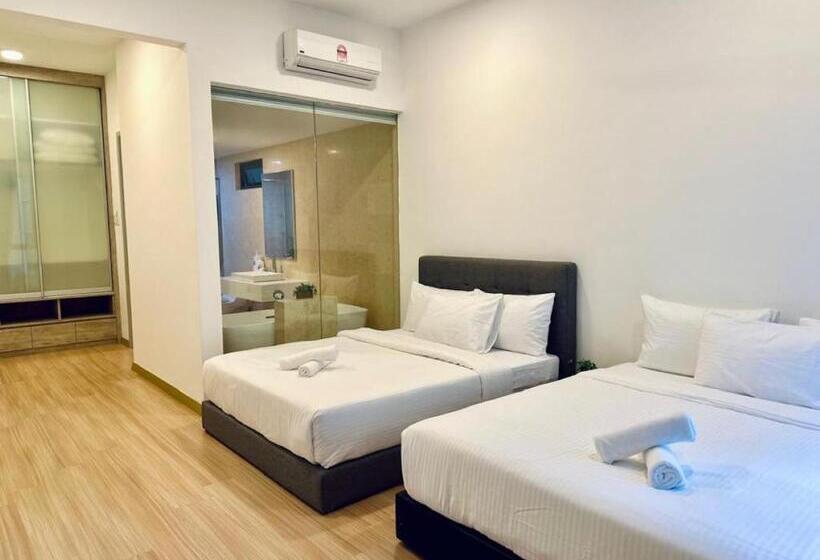 Jazz Suites Pool View With Bathtub   1001