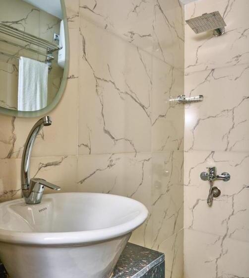 Léo Pâtre Pyramids Hotel Foreiigners Only