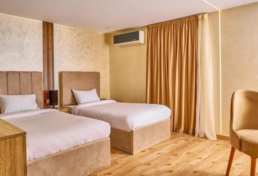 Léo Pâtre Pyramids Hotel Foreiigners Only