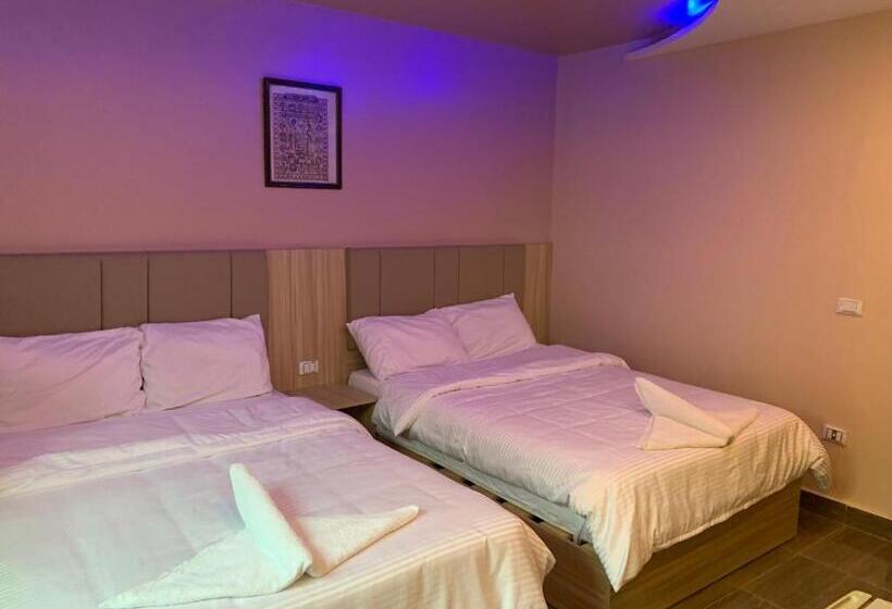 Léo Pâtre Pyramids Hotel Foreiigners Only