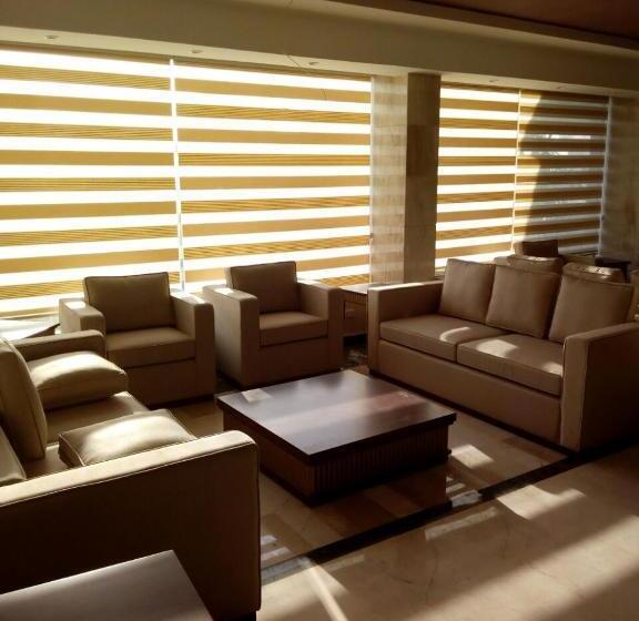 Léo Pâtre Pyramids Hotel Foreiigners Only