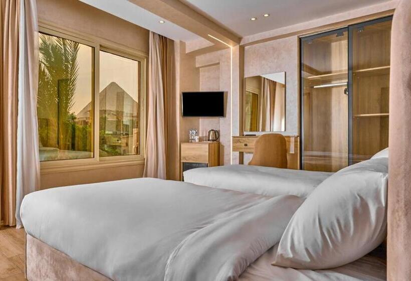 Léo Pâtre Pyramids Hotel Foreiigners Only