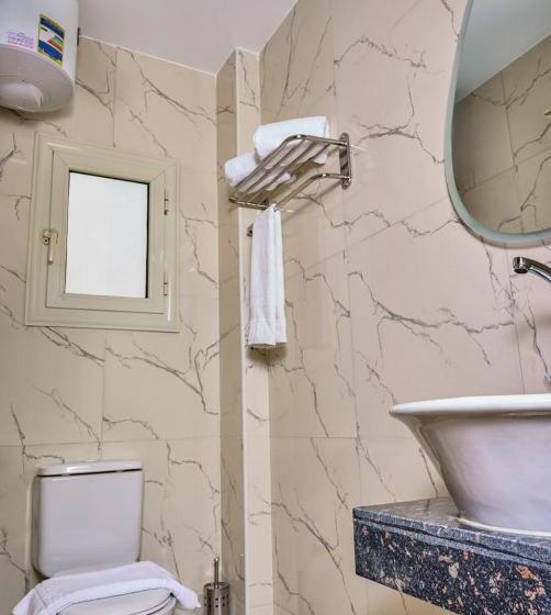 Léo Pâtre Pyramids Hotel Foreiigners Only