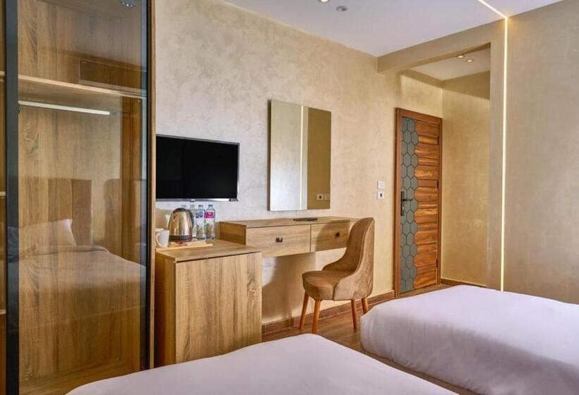 Léo Pâtre Pyramids Hotel Foreiigners Only