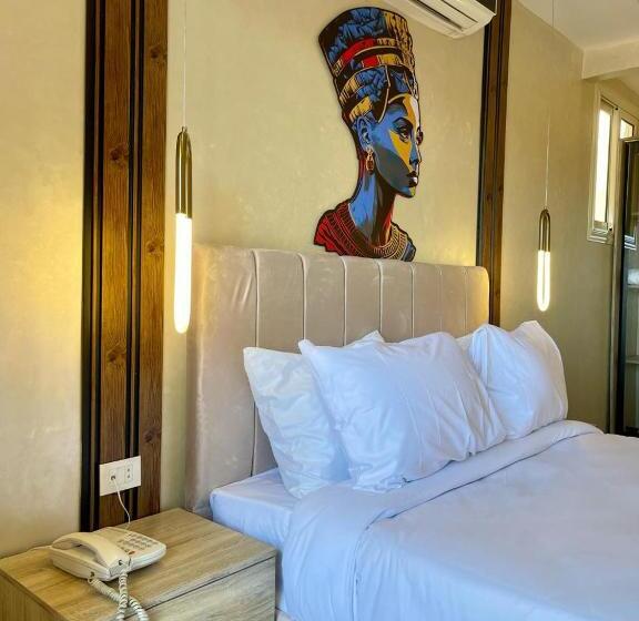 Léo Pâtre Pyramids Hotel Foreiigners Only