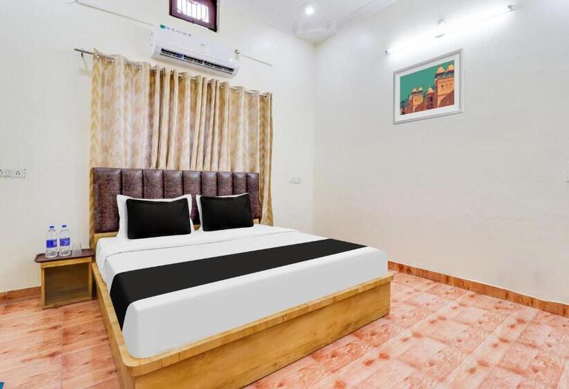 Fabhotel White Retreat Inn