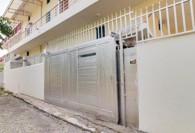 Fabhotel White Retreat Inn