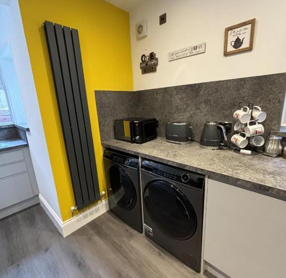 Pansiyon Ensuite Rooms Serviced Accommodation Close To Bae