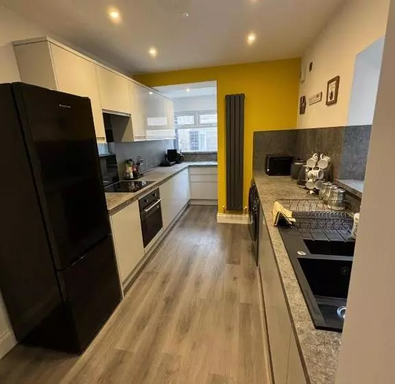 Majatalo Ensuite Rooms Serviced Accommodation Close To Bae