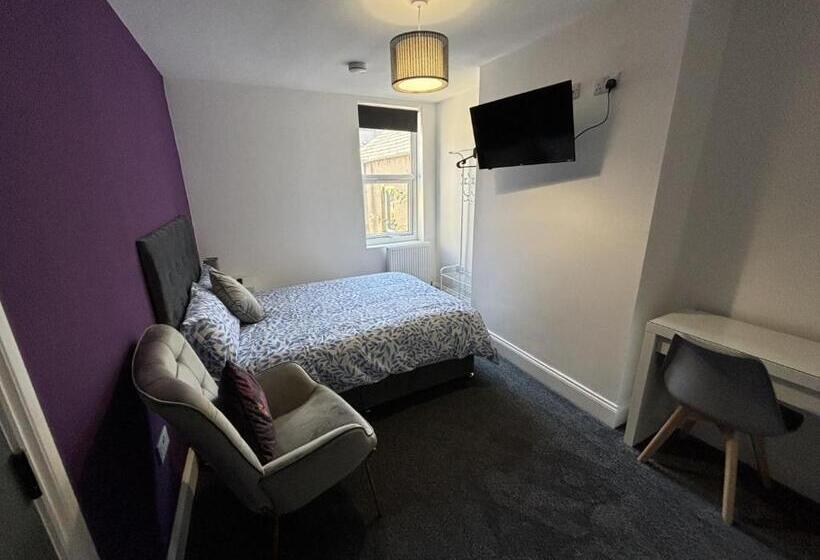 Pansiyon Ensuite Rooms Serviced Accommodation Close To Bae