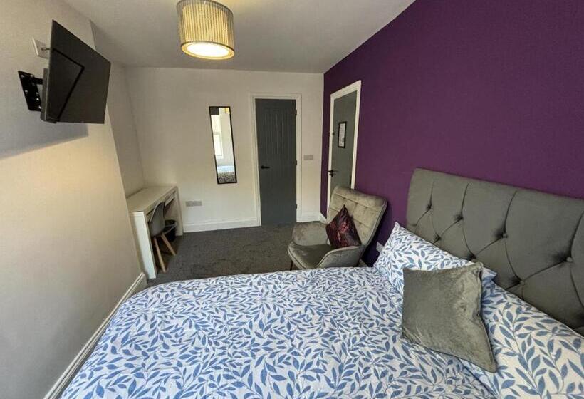 Pansiyon Ensuite Rooms Serviced Accommodation Close To Bae