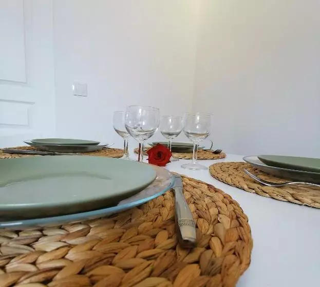 ペンション Le Chalet Des Roses   Auvers Sur Oise