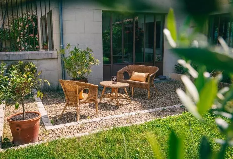 Majatalo Le Prieuré Sainte Croix