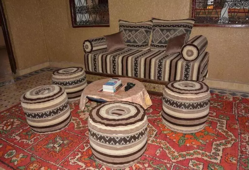 ペンション Sahara House