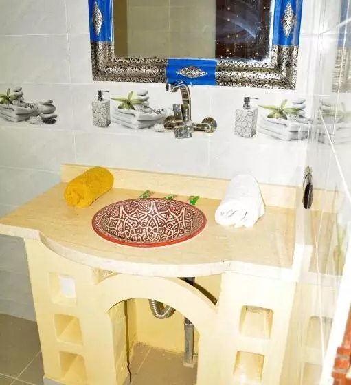 ペンション Sahara House