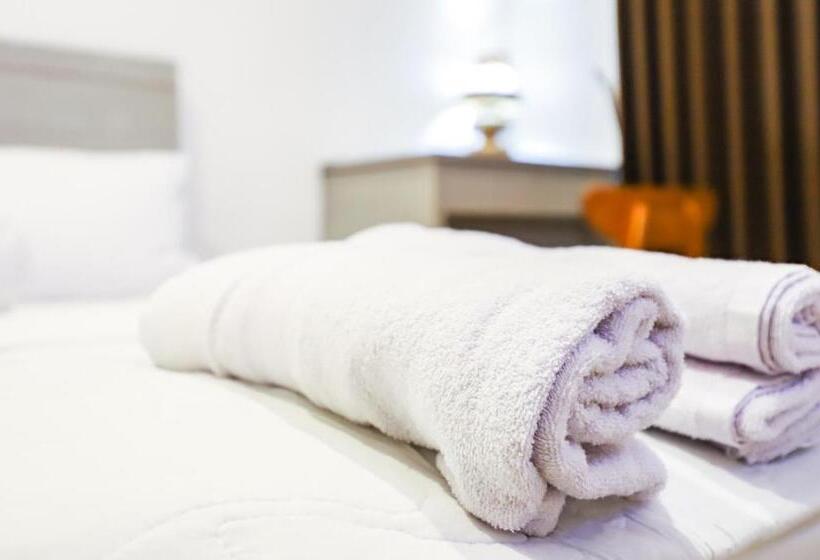 膳宿费 White Blue House   Private Room, Shared Pool And Kitchen   8