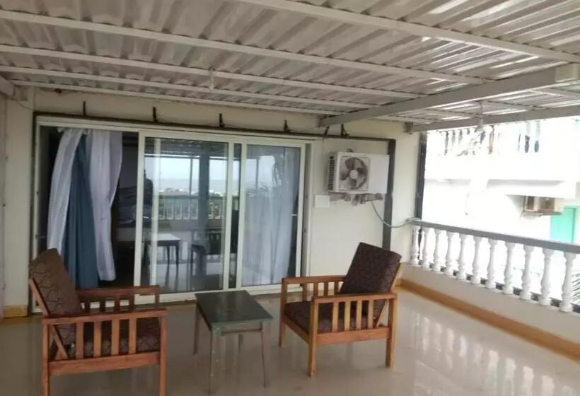 リゾートホテル Astra Sea View Rooms And Villa North Goa