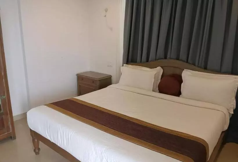 リゾートホテル Astra Sea View Rooms And Villa North Goa