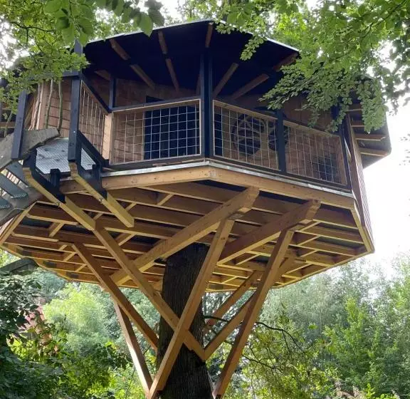 Aamiaismajoitus (B&B) Baumhaus Herberge Bockhop