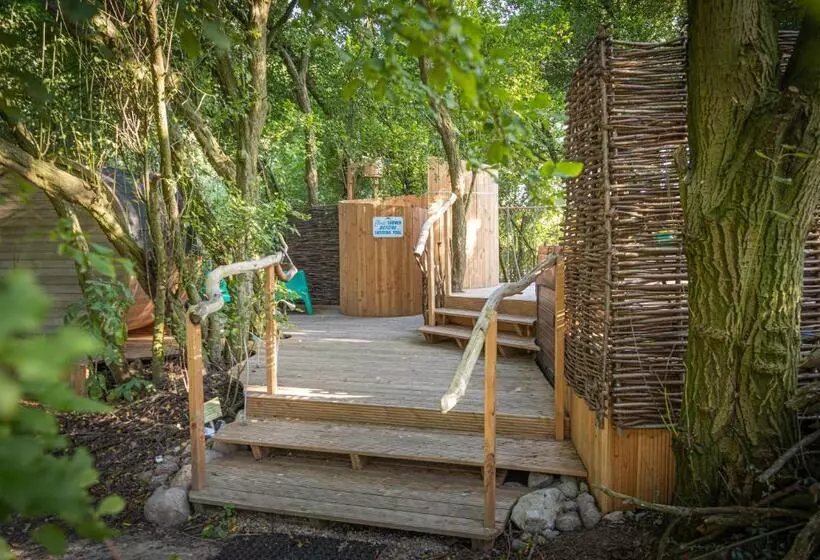 Aamiaismajoitus (B&B) Baumhaus Herberge Bockhop