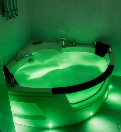 Caruzo Hotel And Suites