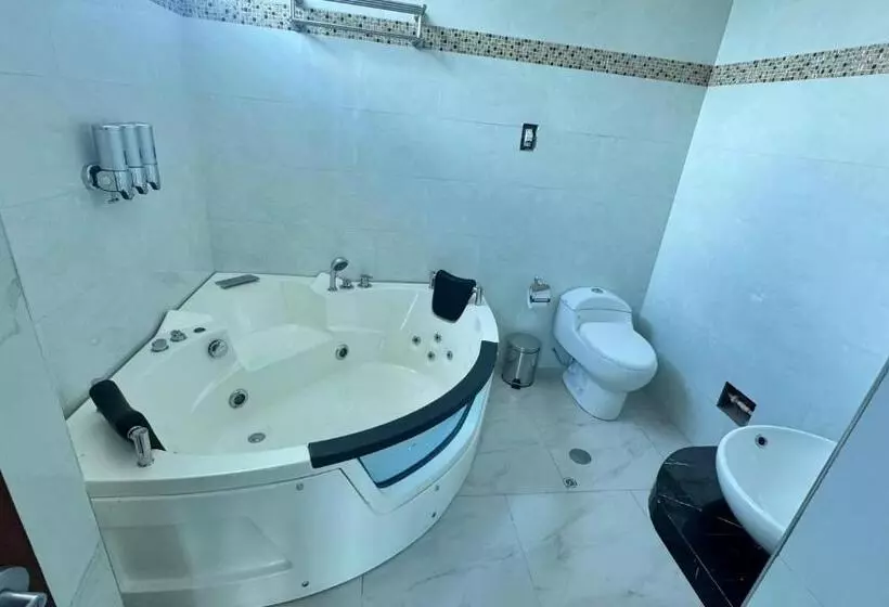 Caruzo Hotel And Suites