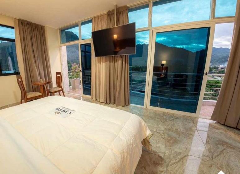 Caruzo Hotel And Suites