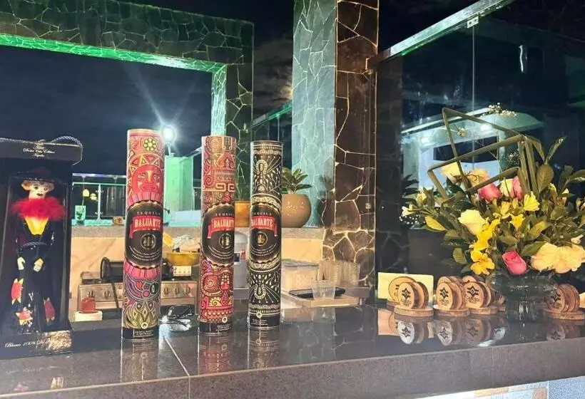 Caruzo Hotel And Suites