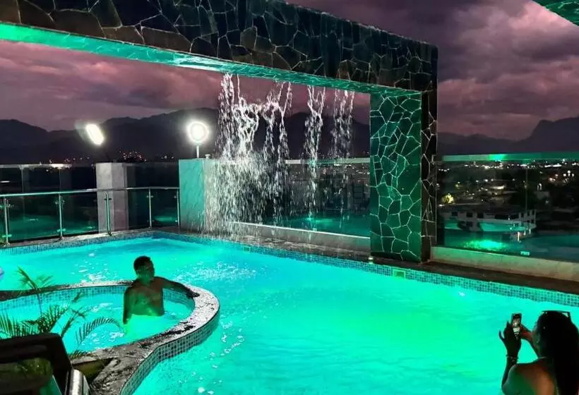 Caruzo Hotel And Suites