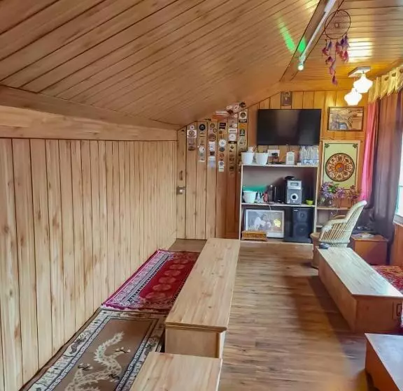 Hotelli Drilbu Ri Homestay