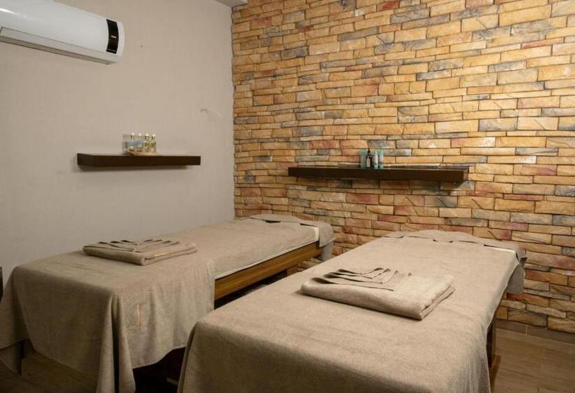 בית מלון כפרי Ramada by Wyndham Fethiye Oludeniz