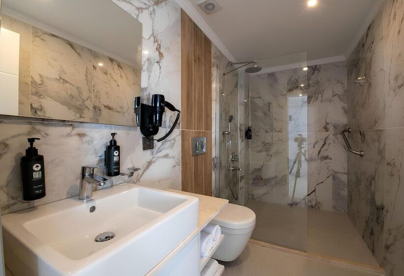 בית מלון כפרי Ramada by Wyndham Fethiye Oludeniz