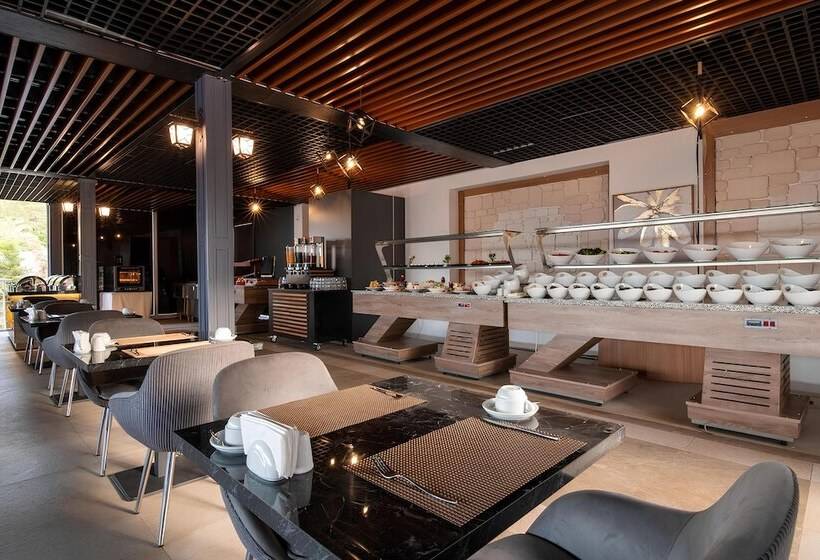 בית מלון כפרי Ramada by Wyndham Fethiye Oludeniz