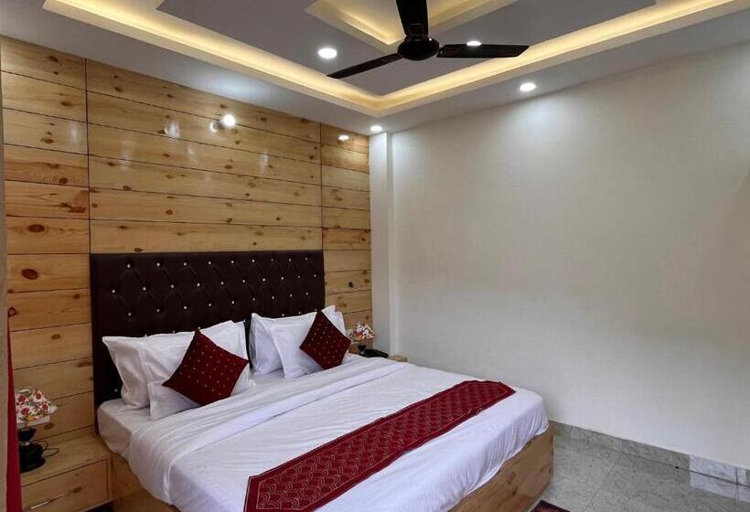 Отель Sandeep Guest House