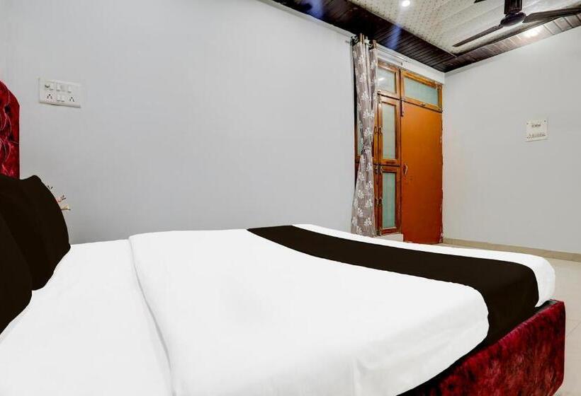 Oyo Hotel Dharma Stay