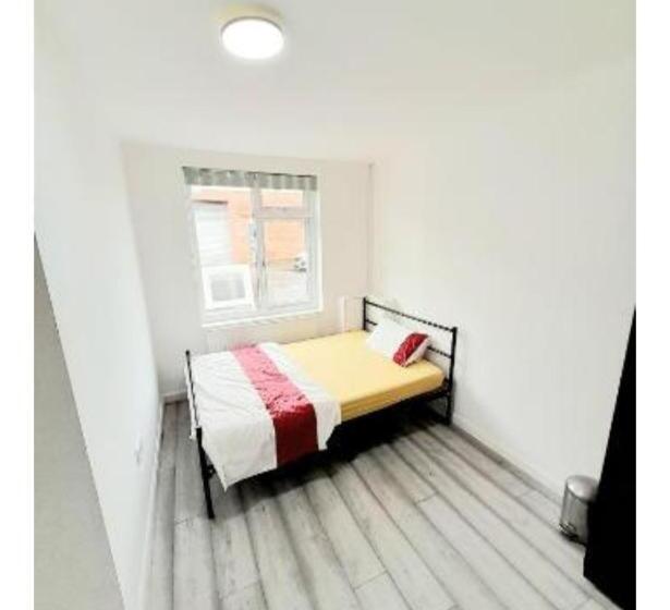 Пансион Double Ensuite Room Free Parking