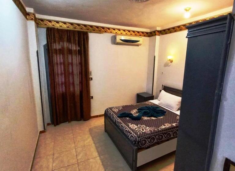 پانسیون Pauline Guest House