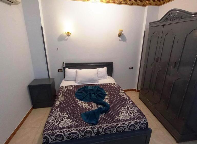 پانسیون Pauline Guest House