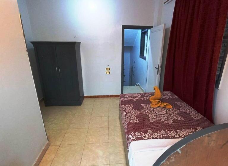 پانسیون Pauline Guest House