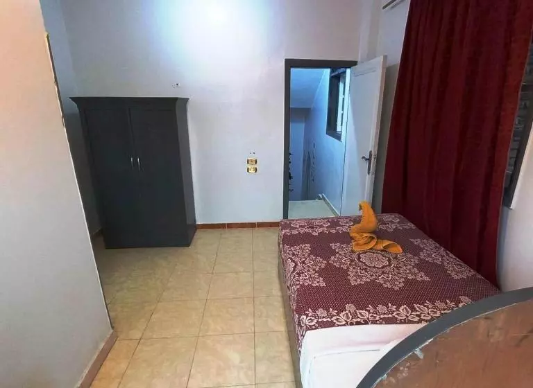 پانسیون Pauline Guest House