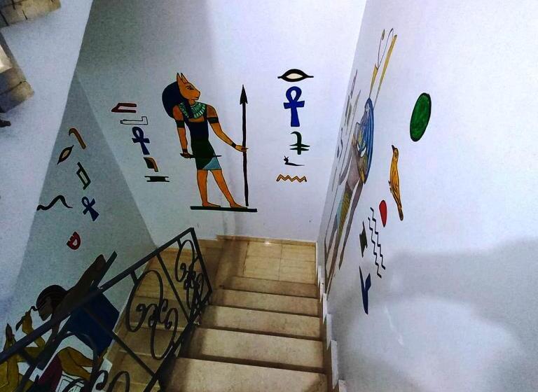 پانسیون Pauline Guest House