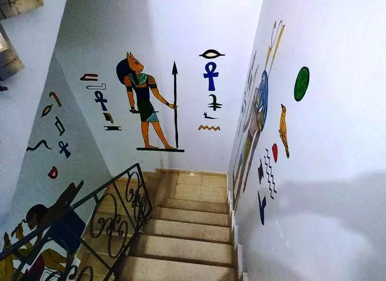 پانسیون Pauline Guest House