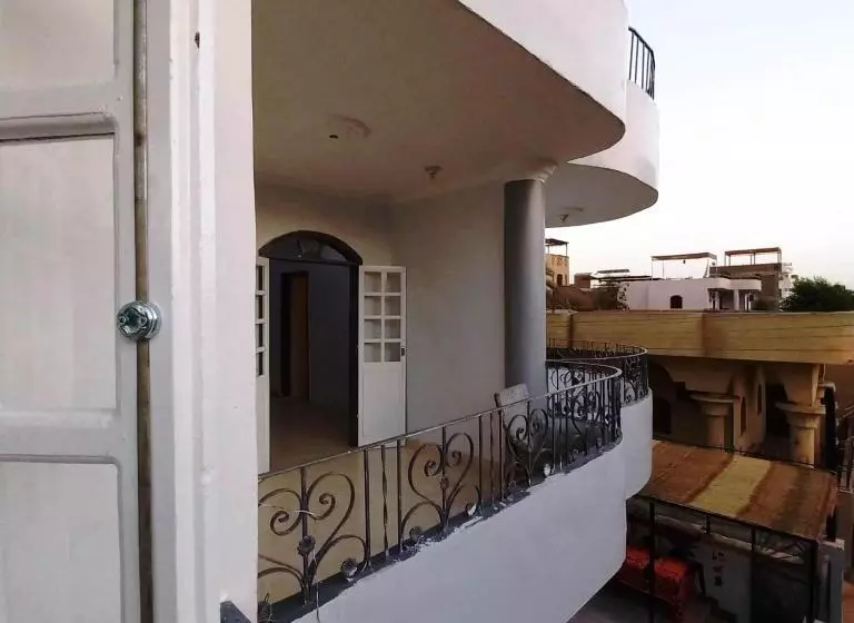 پانسیون Pauline Guest House