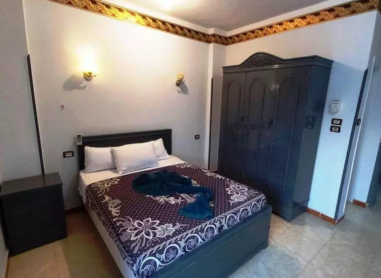 پانسیون Pauline Guest House